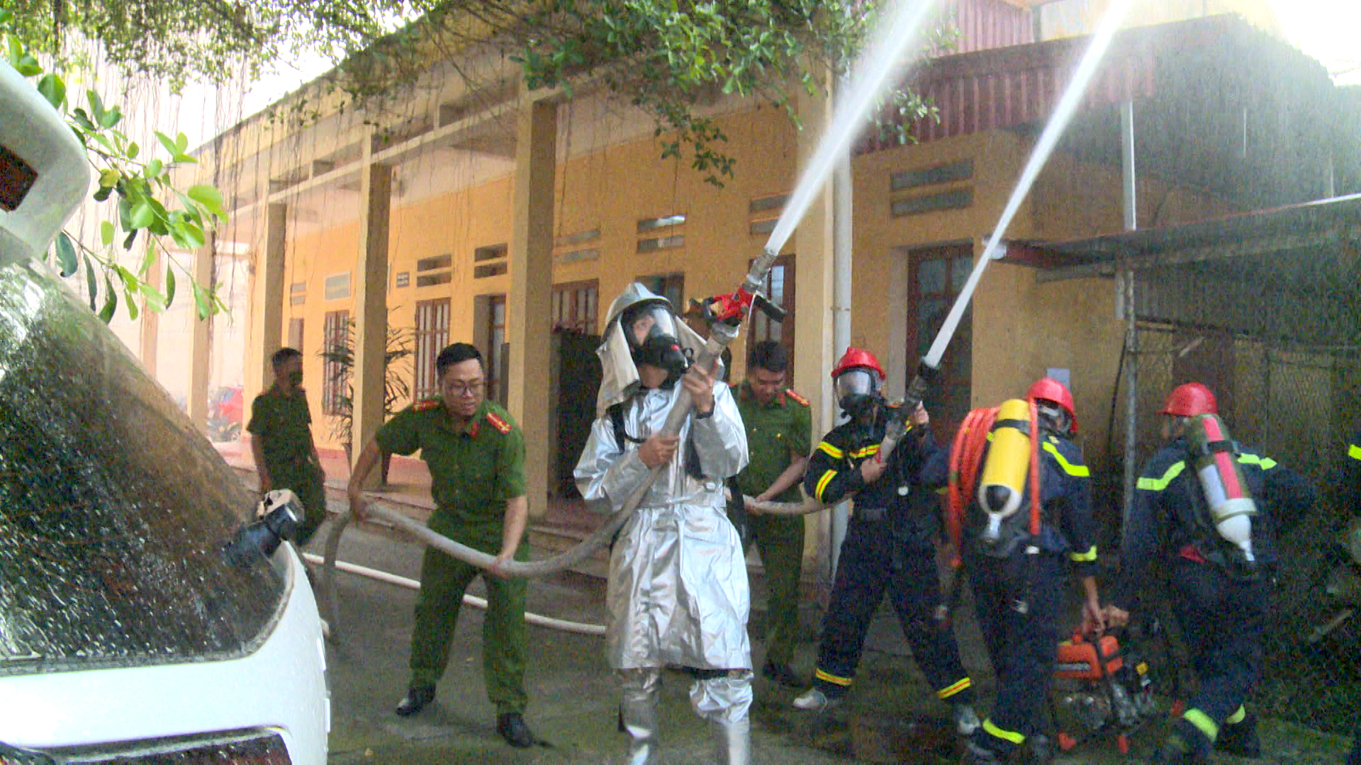 Công an huyện Vĩnh Bảo: Thực tập phương án chữa cháy và cứu nạn, cứu hộ tại trụ sở